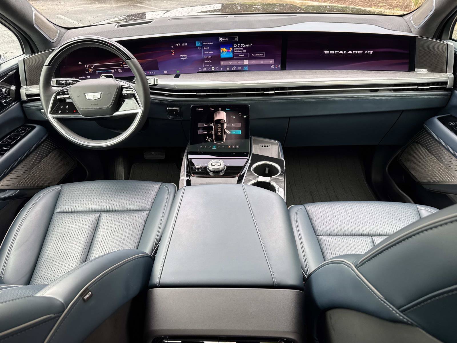 Certified 2025 Cadillac Escalade IQ Luxury 2 w/ LPO, Premium Carpet Package AWD/4WD image 27