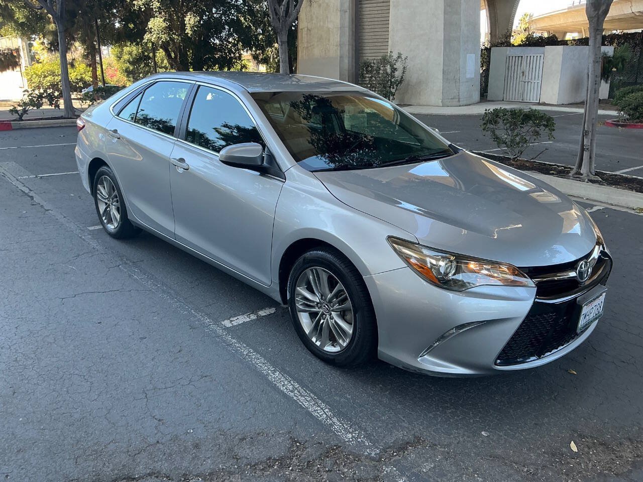 Used 2015 Toyota Camry SE FWD image 7