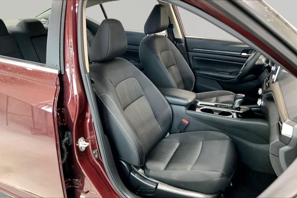 Used 2024 Nissan Altima 2.5 SV FWD image 19