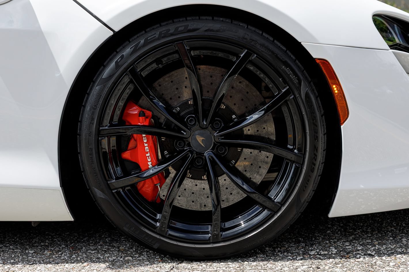 Used 2025 McLaren Artura Spider RWD image 17