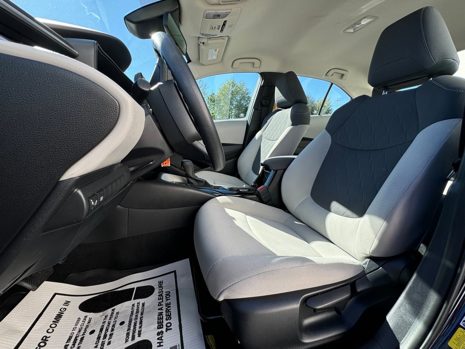 Used 2022 Toyota Corolla LE image 4