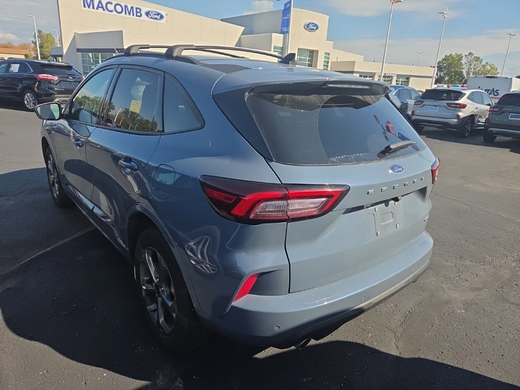 Used 2024 Ford Escape ST-Line w/ Tech Pack #1 AWD/4WD image 9