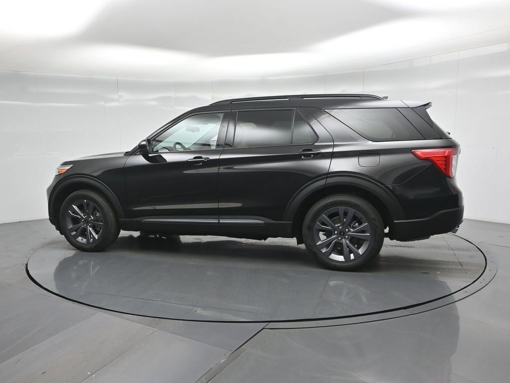 Certified 2022 Ford Explorer XLT w/ Equipment Group 202A image 7
