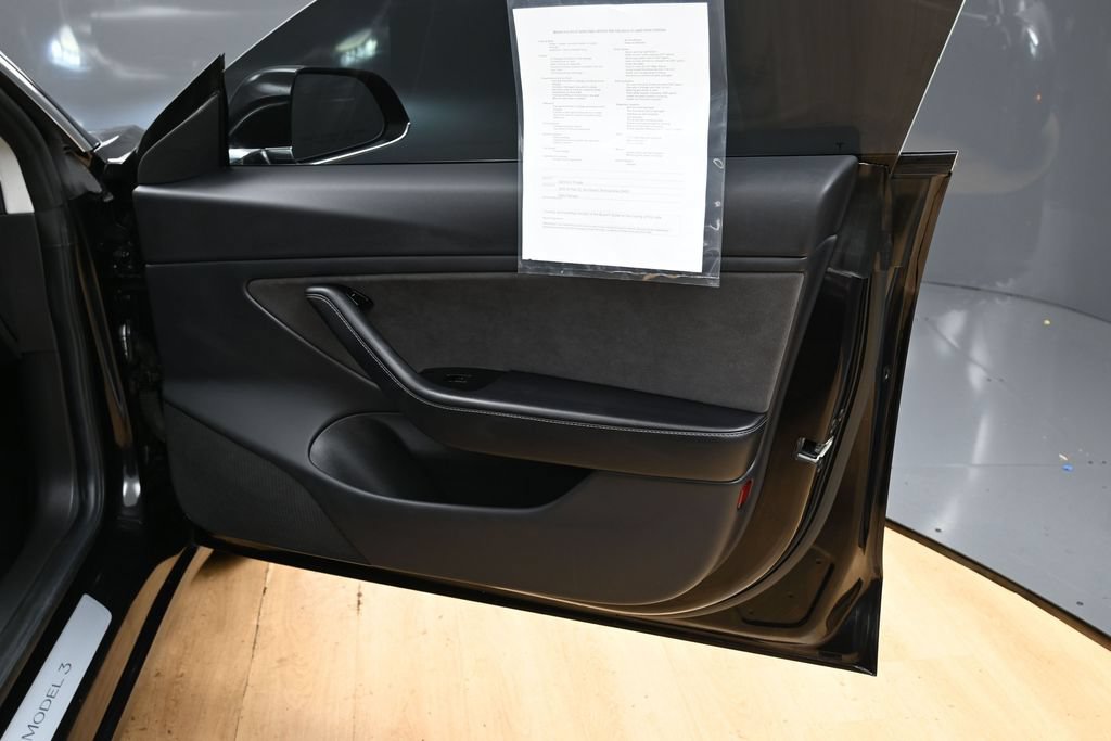 Used 2018 Tesla Model 3 Long Range RWD image 13
