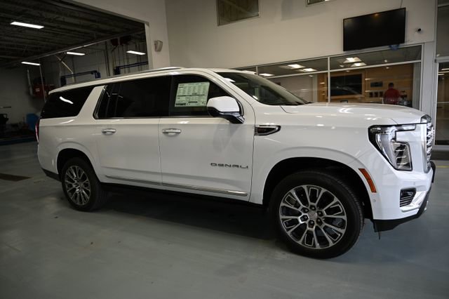 New 2026 GMC Yukon XL Denali w/ Denali Reserve Package image 4