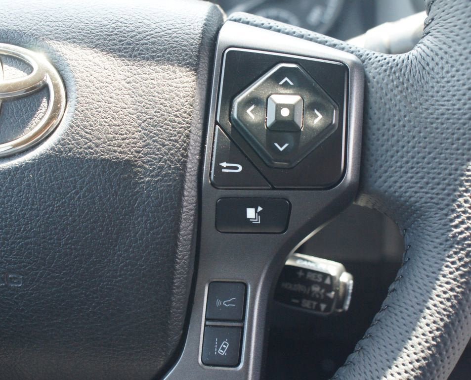 Used 2022 Toyota Tacoma TRD Off-Road RWD image 10