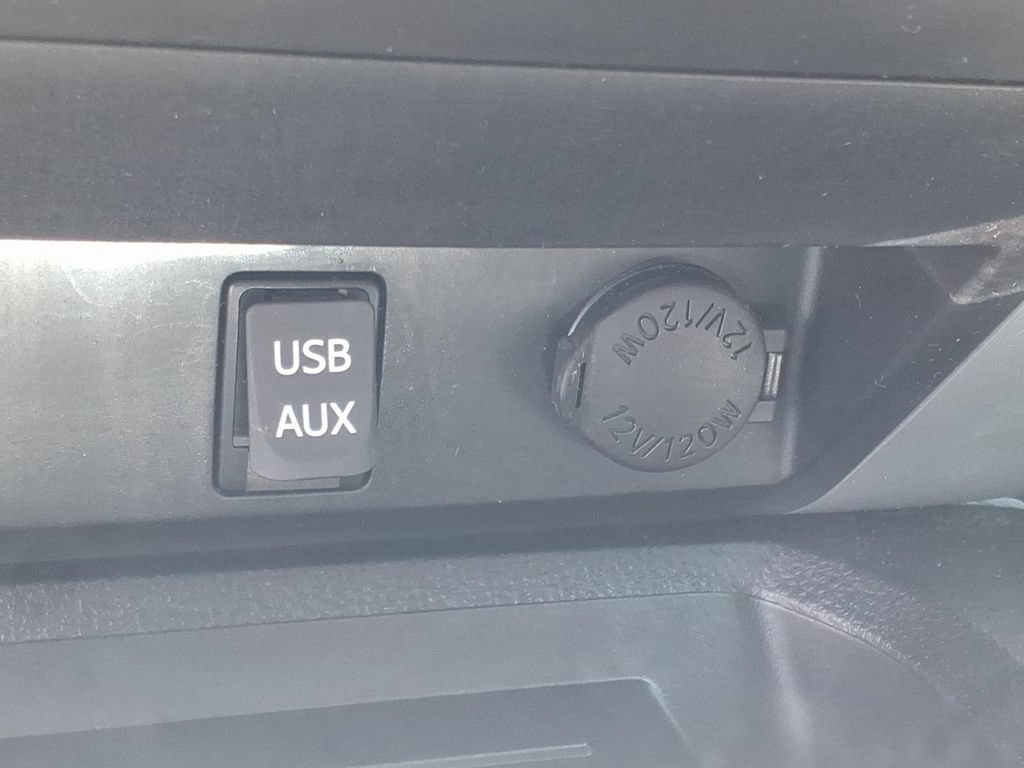 Used 2016 Toyota Tundra SR5 w/ SR5 Upgrade Package RWD image 13