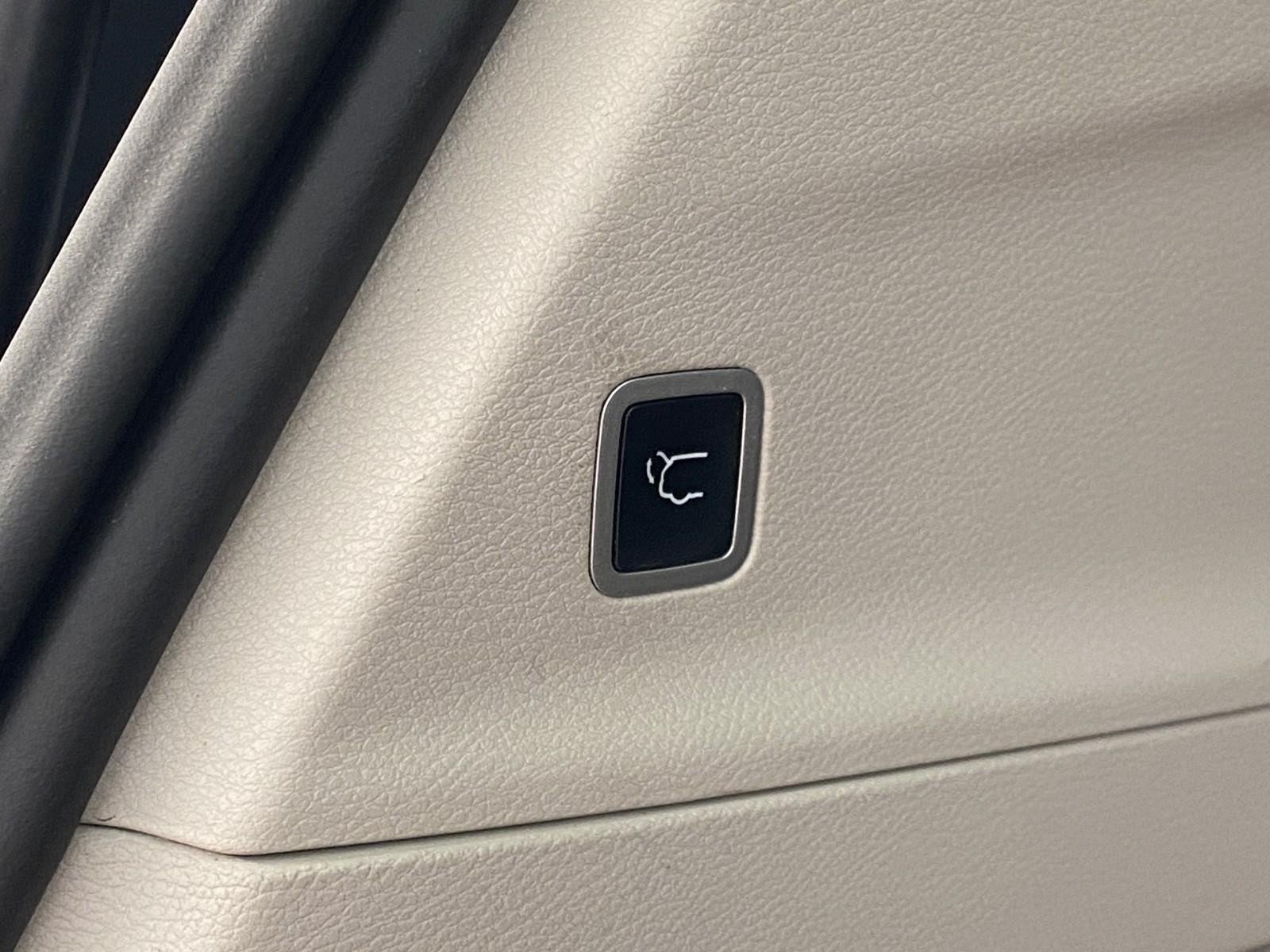 Used 2022 Chrysler Pacifica Touring-L FWD image 14