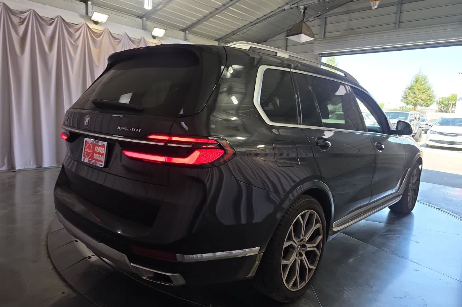 Used 2025 BMW X7 xDrive40i AWD/4WD image 3