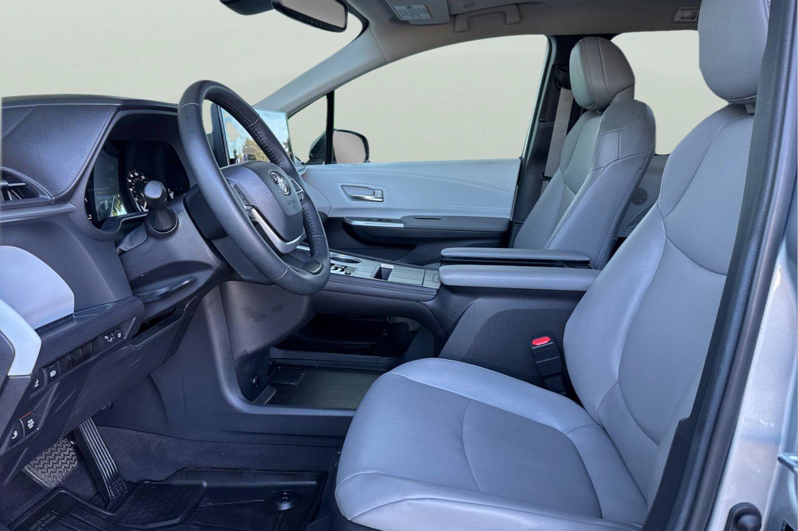 Certified 2025 Toyota Sienna XLE w/ XLE Plus Package AWD/4WD image 15
