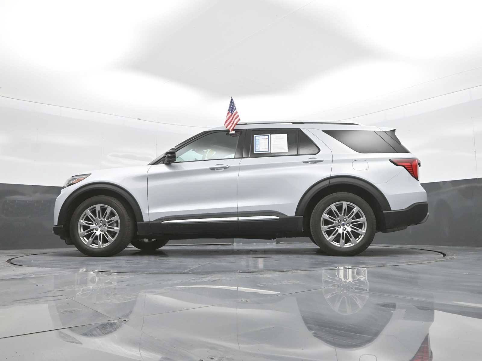 Certified 2025 Ford Explorer Platinum RWD image 29