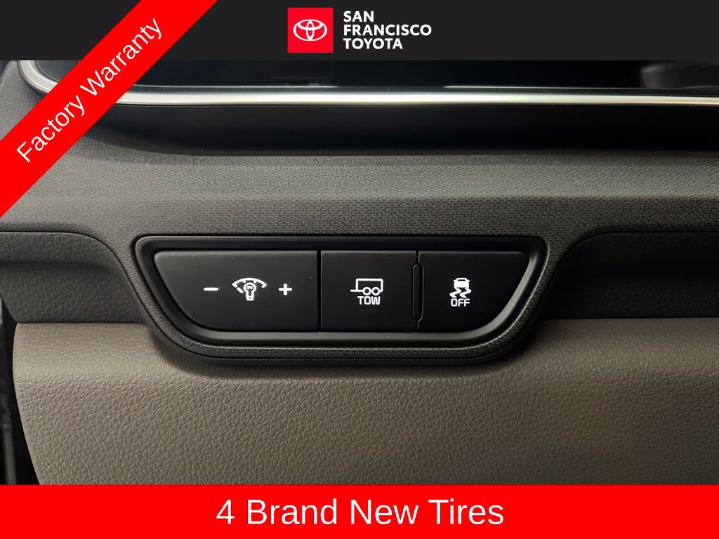 Used 2025 Kia Carnival EX FWD image 36