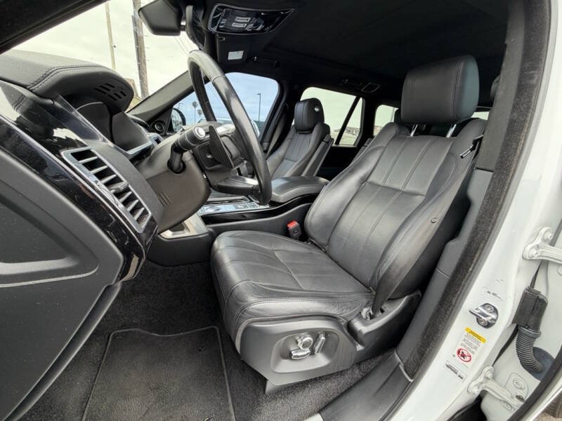 Used 2017 Land Rover Range Rover Supercharged AWD/4WD image 13