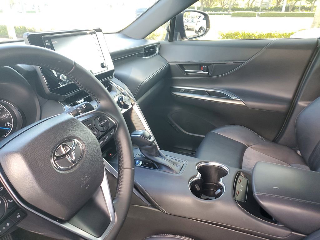 Used 2021 Toyota Venza XLE image 22