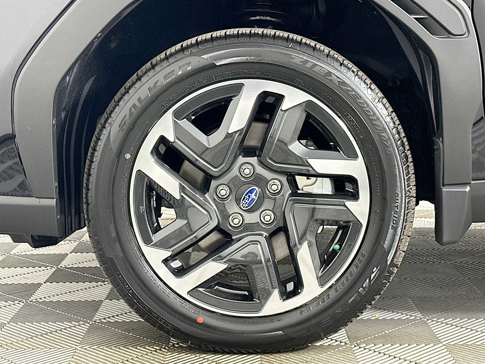 Used 2025 Subaru Forester Limited image 28