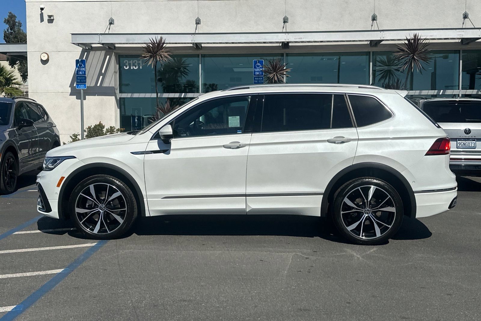 Certified 2024 Volkswagen Tiguan SEL R-Line image 7