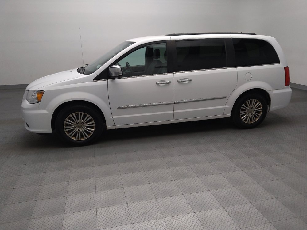 Used 2015 Chrysler Town & Country Touring-L w/ Driver Convenience Group FWD image 2