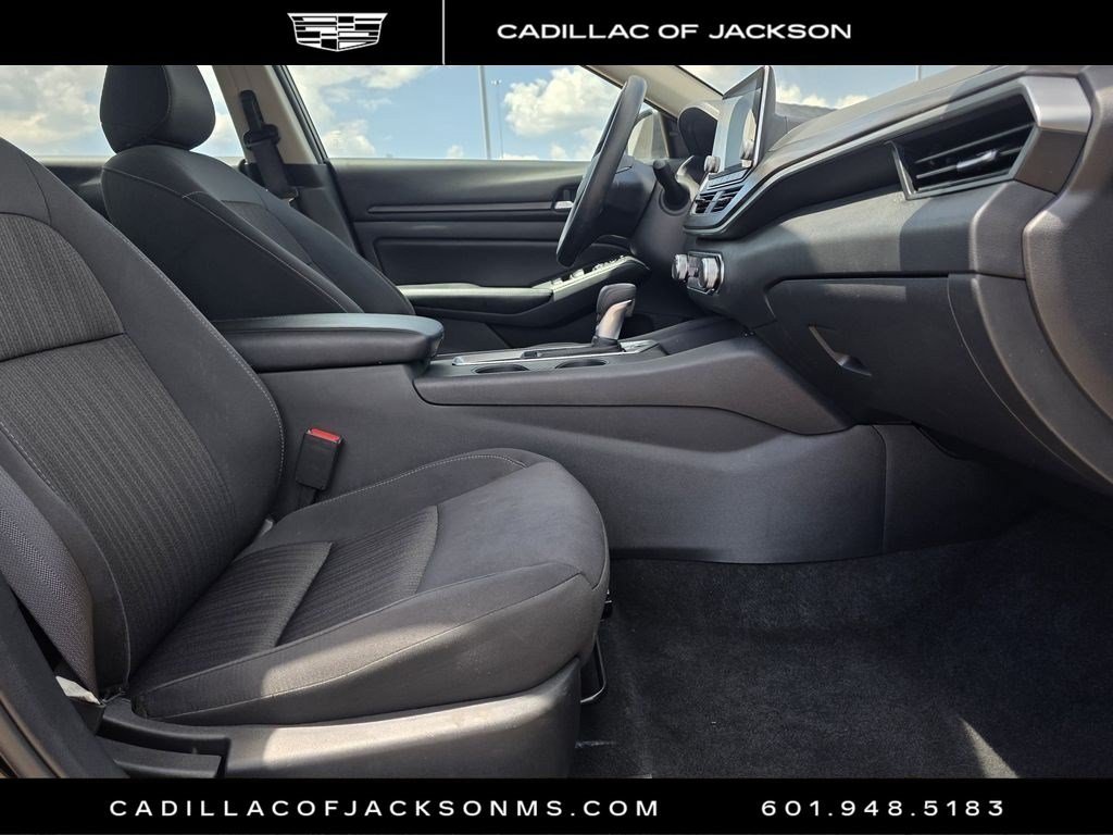 Used 2025 Nissan Altima 2.5 SV FWD image 26