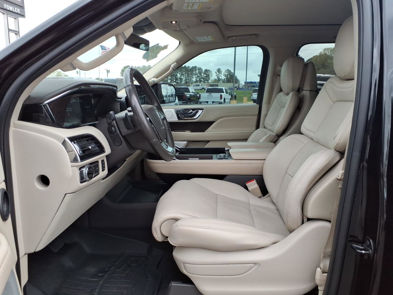 Used 2021 Lincoln Navigator L Reserve w/ Luxury Package image 19