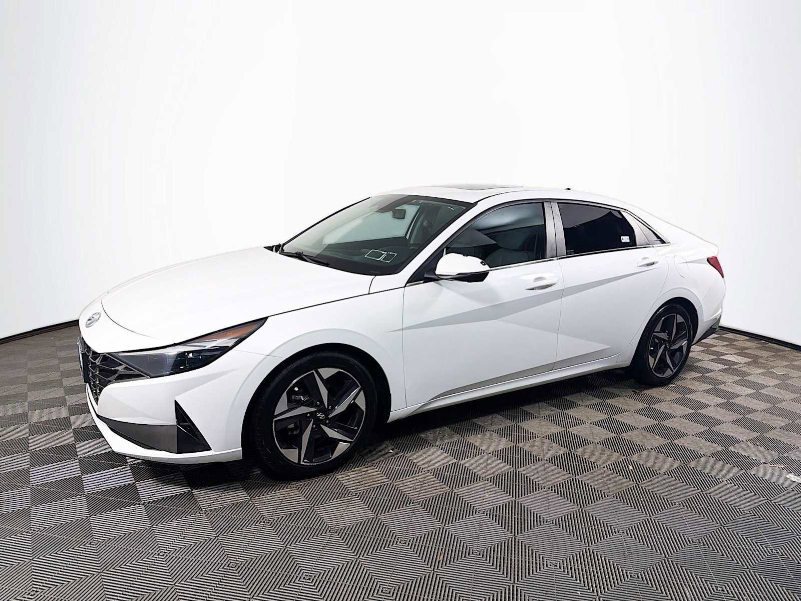 Used 2021 Hyundai Elantra Limited w/ Cargo Package image 1