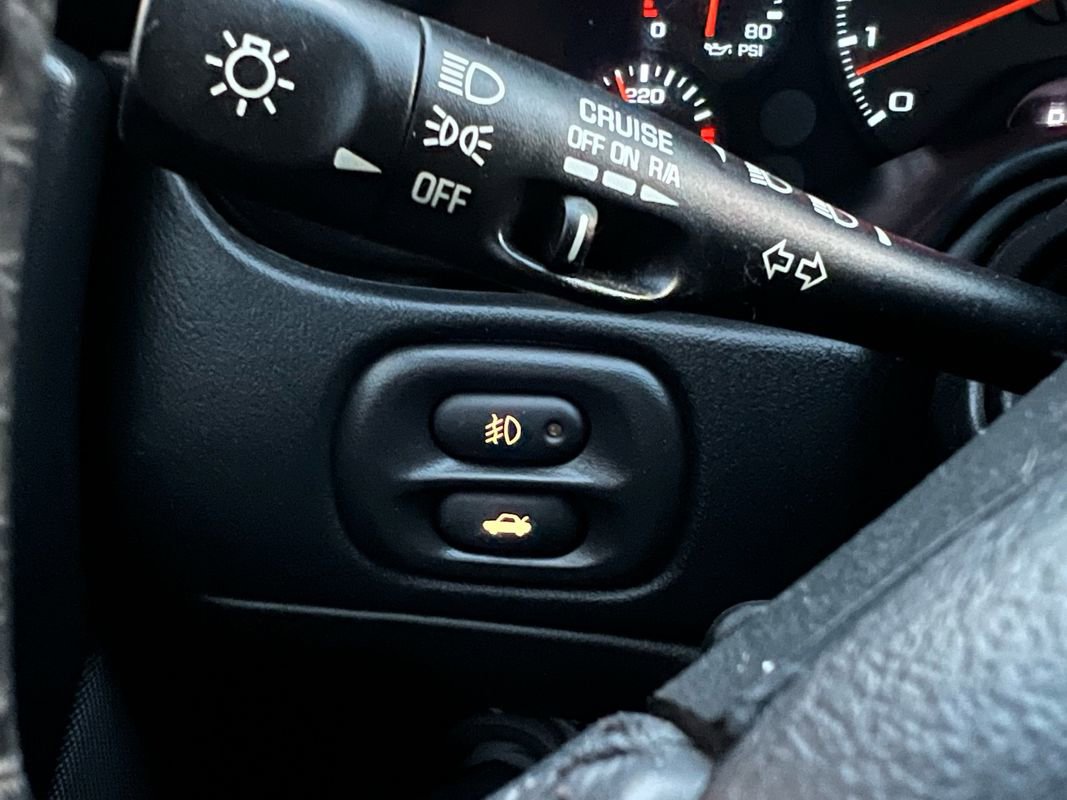 Used 2004 Chevrolet Corvette Convertible w/ Preferred Equipment Group image 21