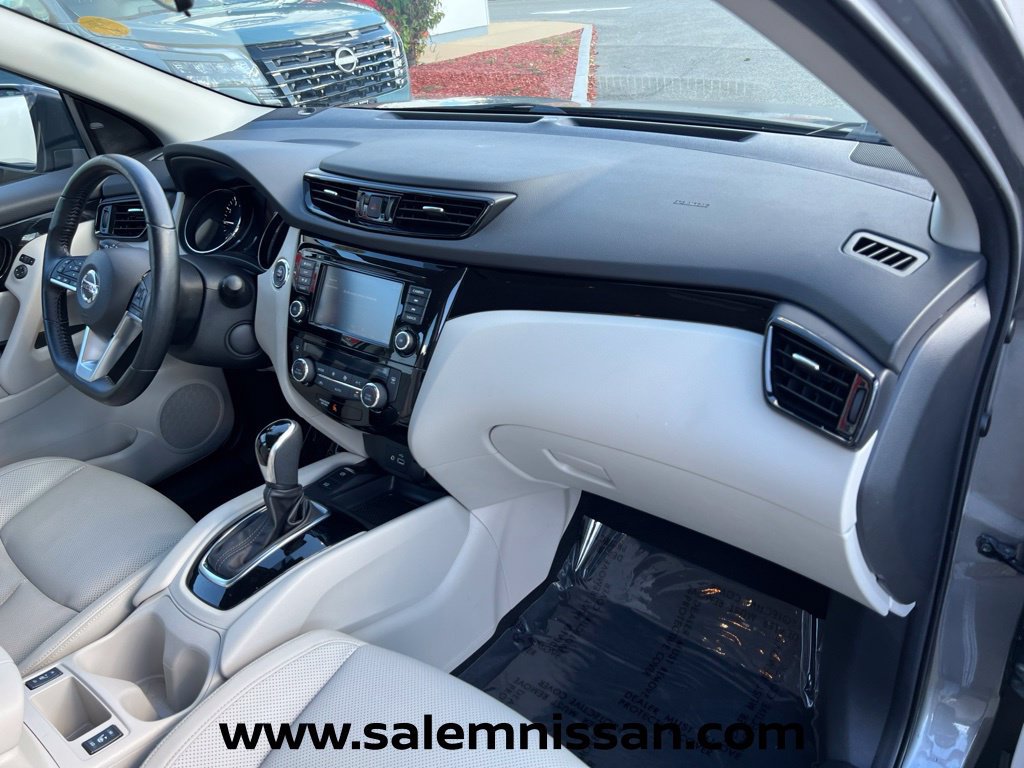 Used 2022 Nissan Rogue Sport SL AWD/4WD image 25