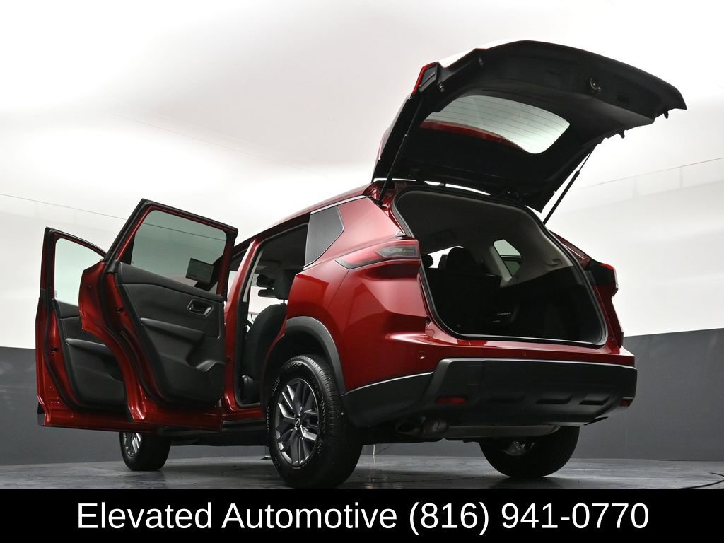 Used 2025 Nissan Rogue S image 36