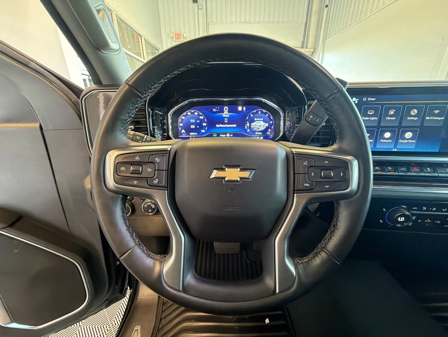 Used 2023 Chevrolet Silverado 1500 LT AWD/4WD image 17
