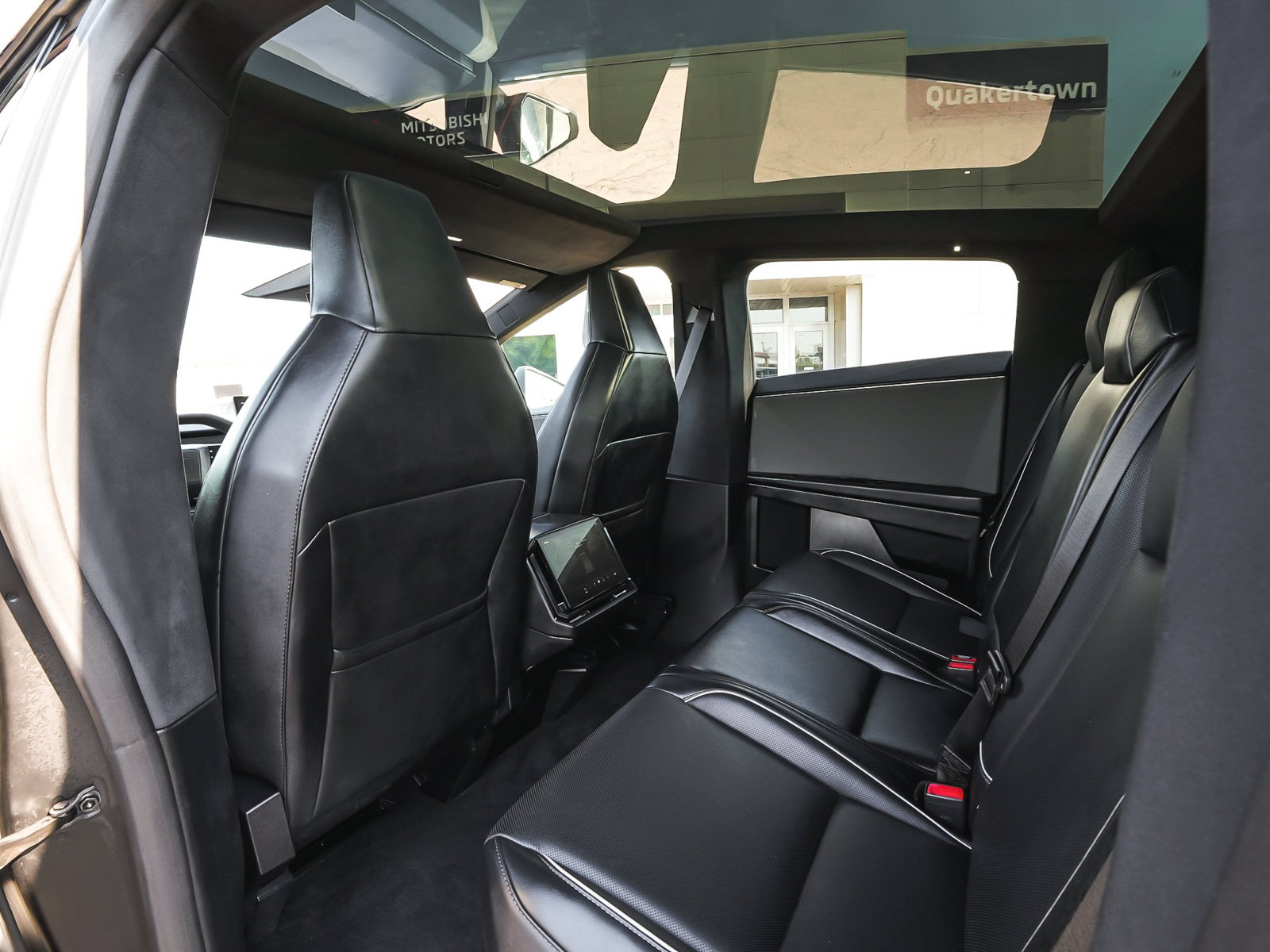Used 2025 Tesla Cybertruck AWD Crew Cab image 32