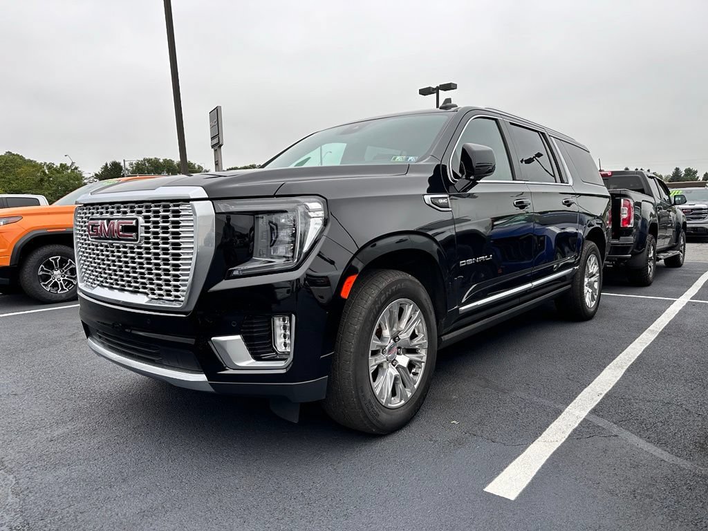 Used 2023 GMC Yukon XL Denali AWD/4WD image 2
