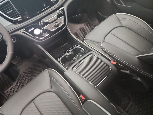 New 2026 Chrysler Pacifica Limited image 24