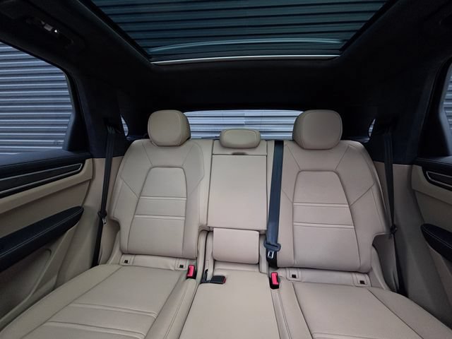 Certified 2022 Porsche Cayenne Turbo S AWD/4WD image 26