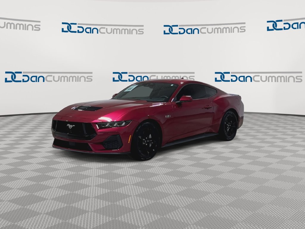 Used 2025 Ford Mustang GT RWD image 4