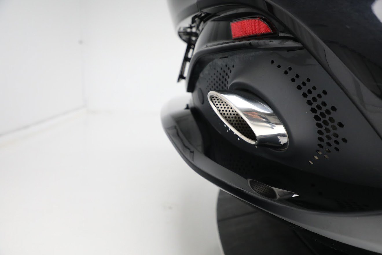 Used 2021 Aston Martin DBX AWD/4WD image 31