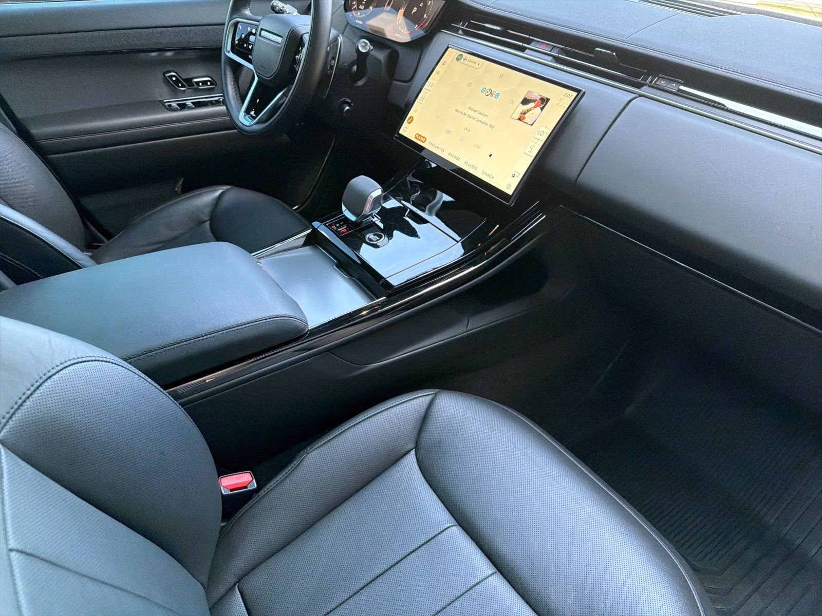 Used 2024 Land Rover Range Rover Sport SE AWD/4WD image 16