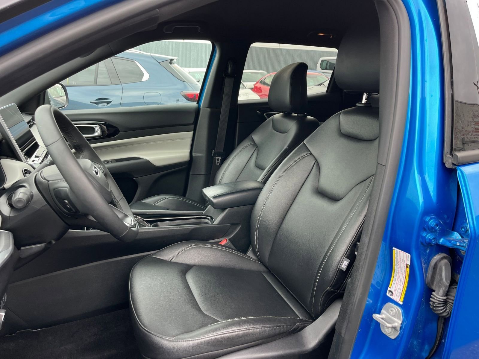 Used 2025 Jeep Compass Limited AWD/4WD image 36