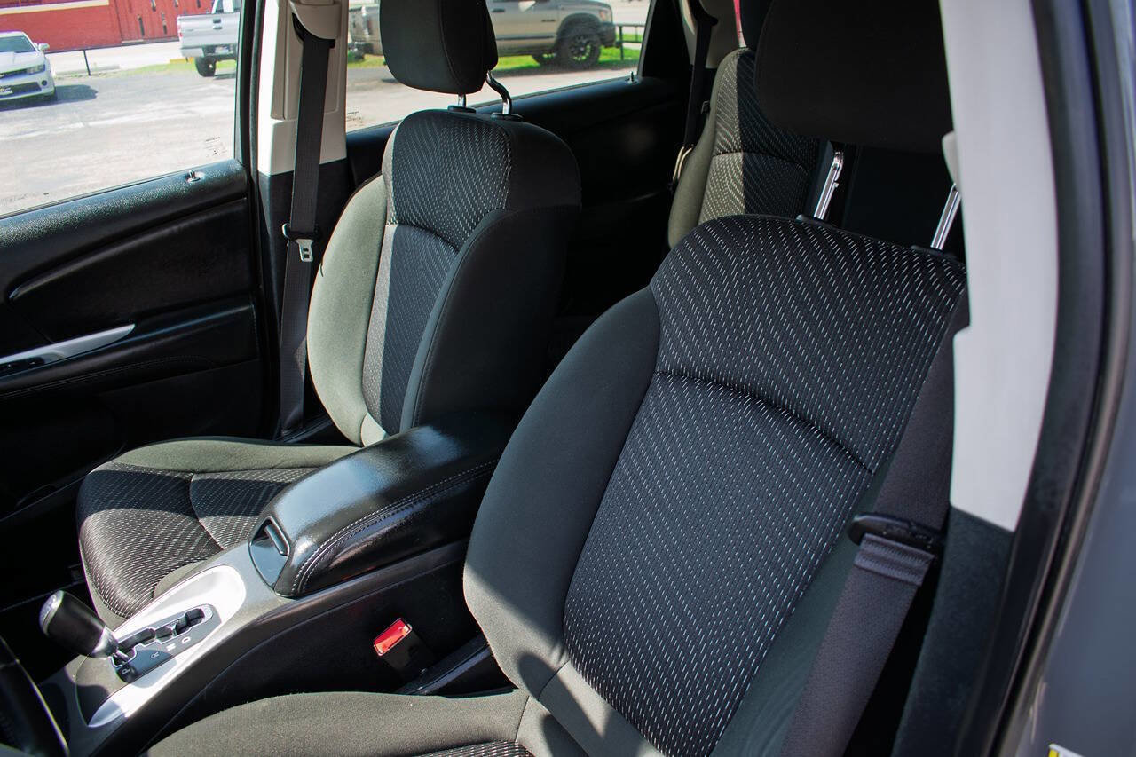Used 2019 Dodge Journey SE w/ Connectivity Group FWD image 15
