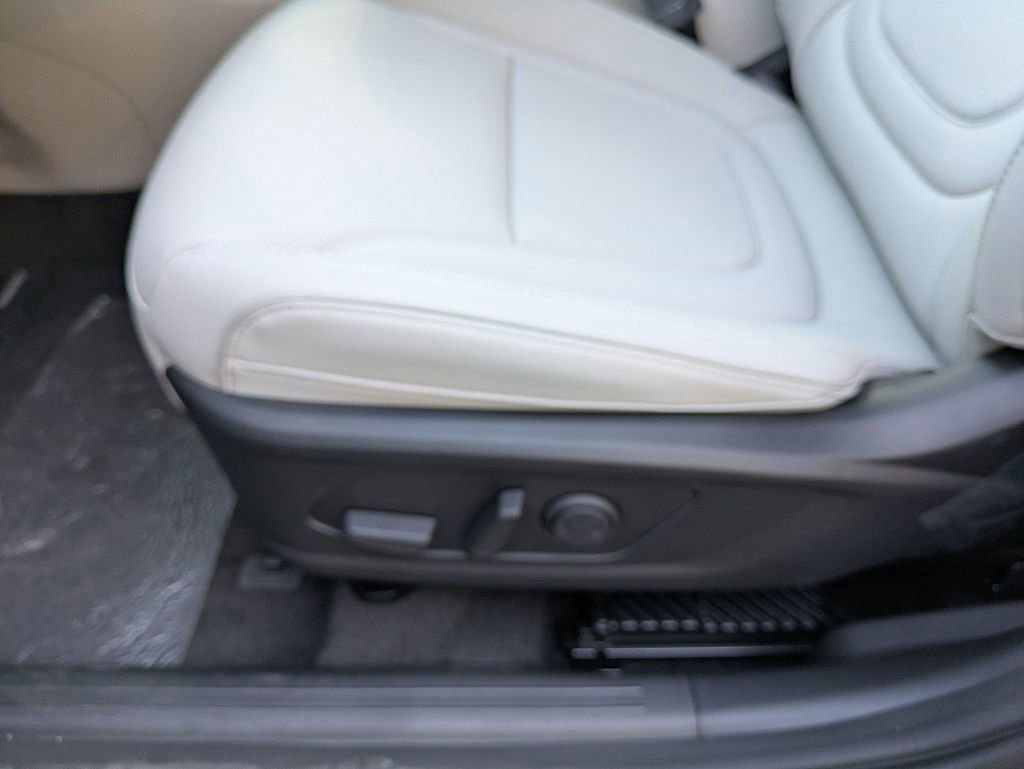 New 2025 Hyundai Tucson Limited image 15