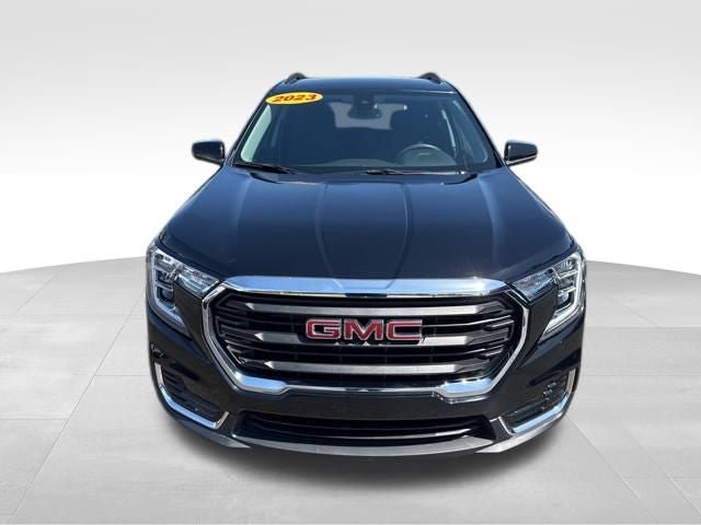 Used 2023 GMC Terrain SLE w/ Driver Convenience Package FWD image 2