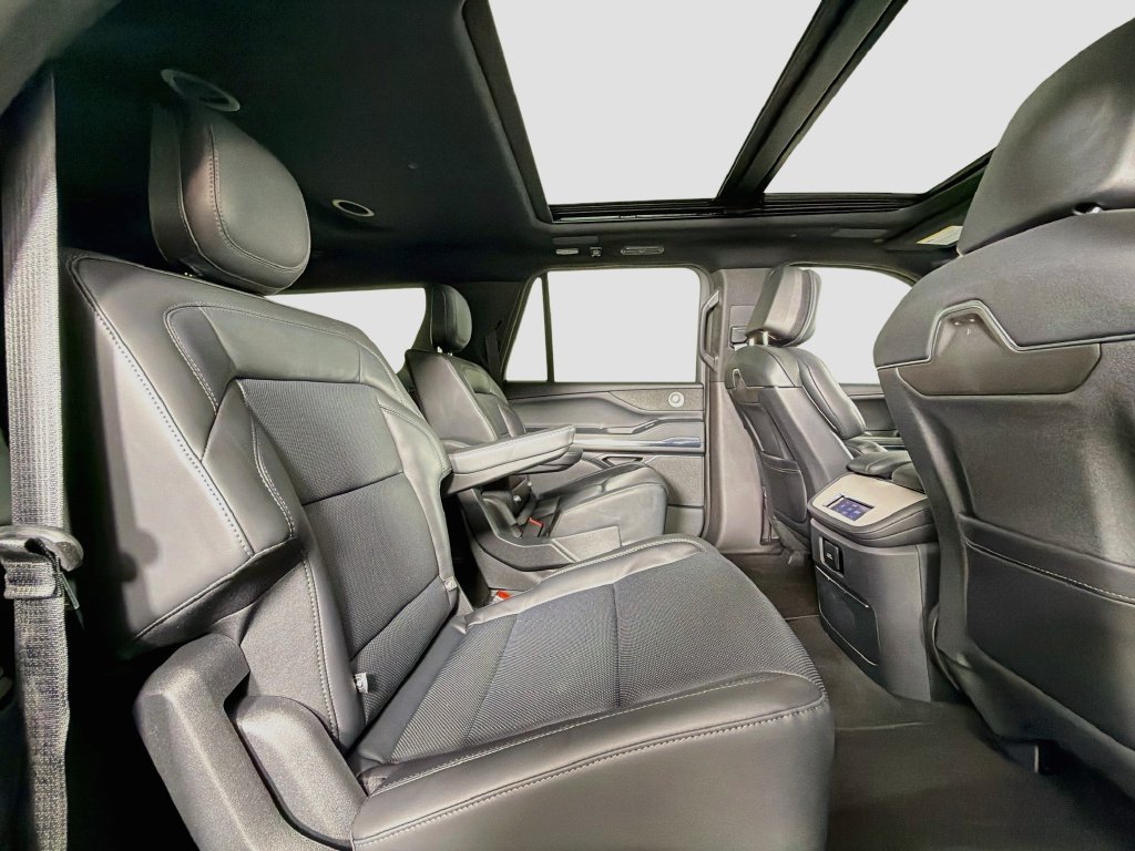 New 2027 Lincoln Navigator L Reserve w/ Jet Appearance Package RWD image 30