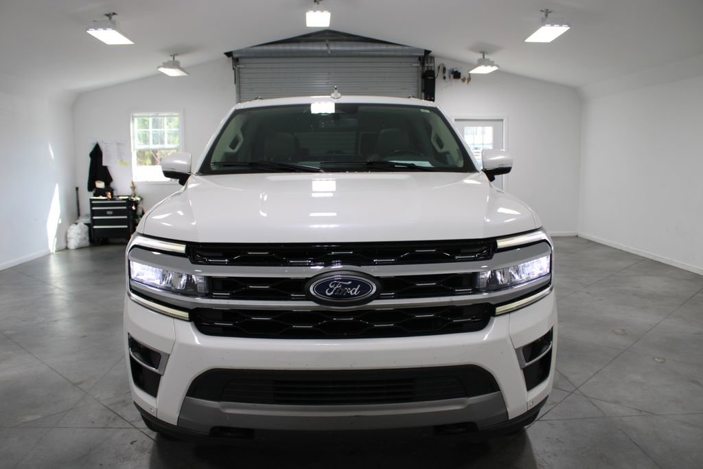 Used 2023 Ford Expedition Limited image 3