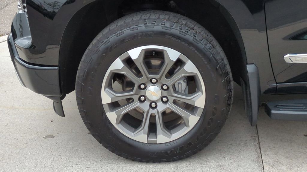 Used 2023 Chevrolet Silverado 1500 High Country w/ Z71 Off-Road Package image 12