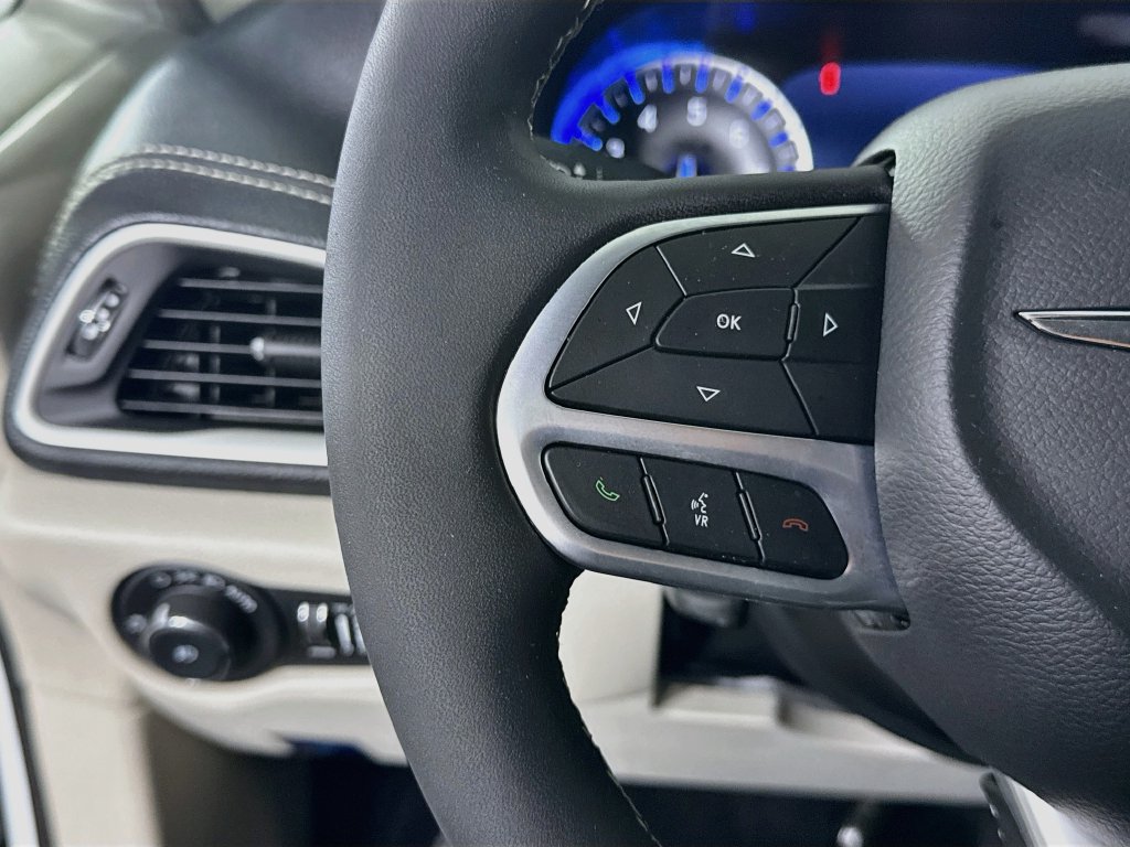 Used 2024 Chrysler Pacifica Touring-L AWD/4WD image 20