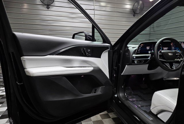 Used 2024 Cadillac Lyriq Luxury RWD image 35