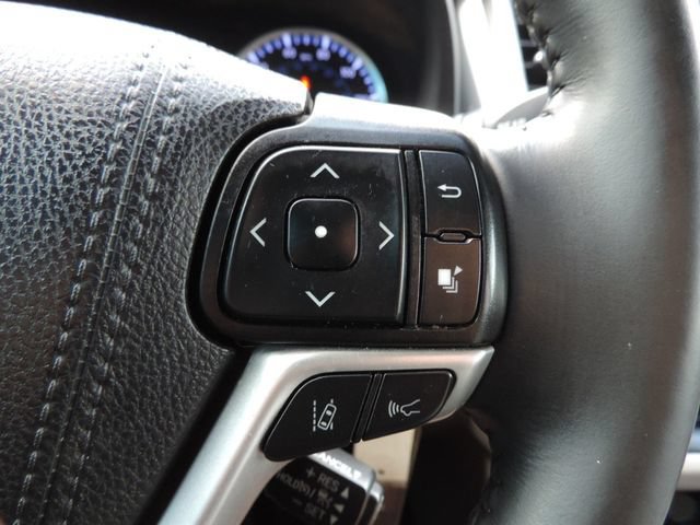 Used 2019 Toyota Highlander Plus FWD image 32