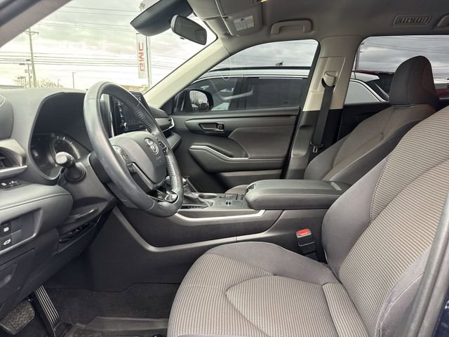 Used 2020 Toyota Highlander LE image 12