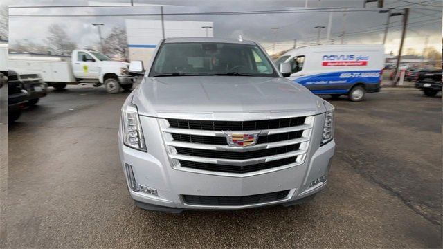 Used 2020 Cadillac Escalade Luxury image 3