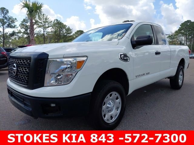 Used 2018 Nissan Titan S image 2