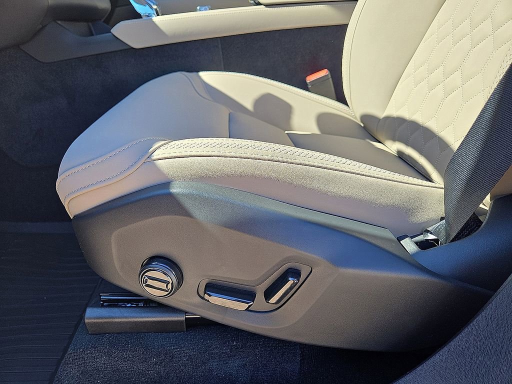 New 2026 Volvo XC90 B6 Plus w/ Protection Package Premier AWD/4WD image 25