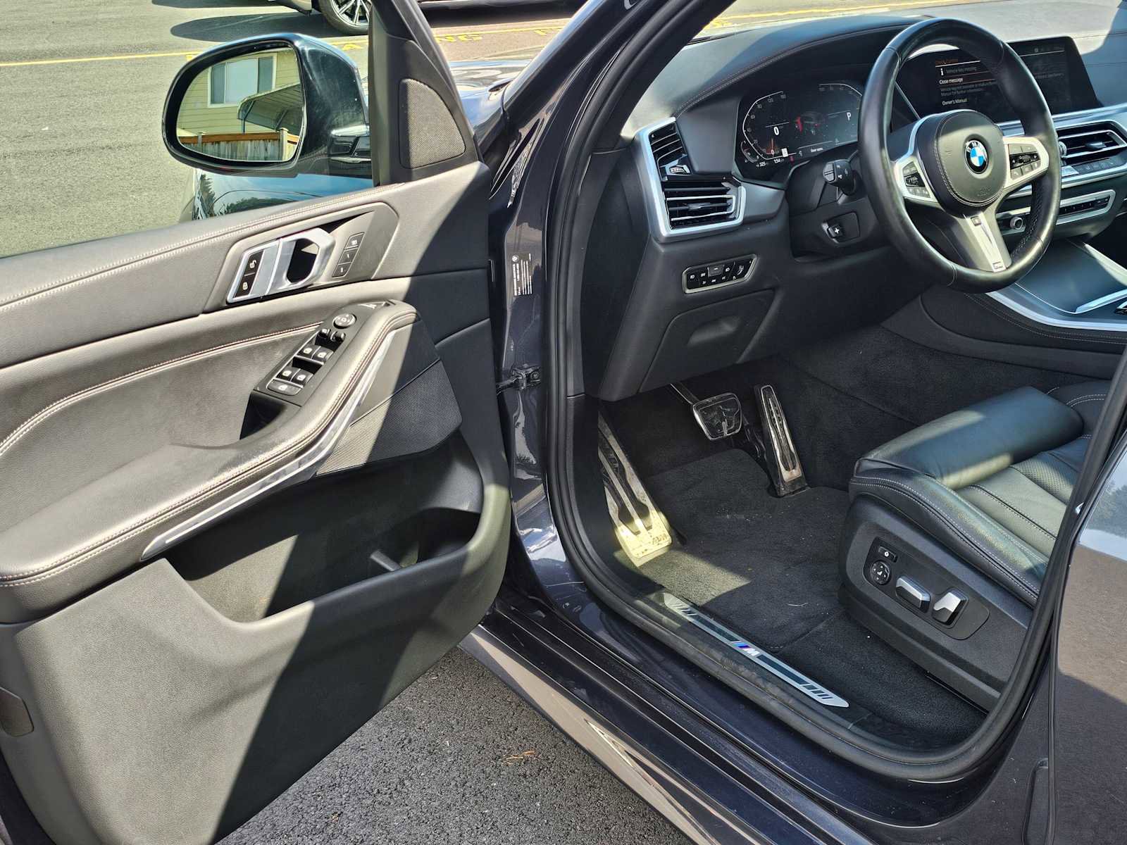 Used 2021 BMW X5 xDrive40i w/ M Sport Package image 19